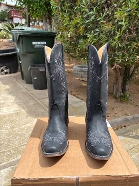 Roper Black Western Boots with black Embroidery size 6 1/2